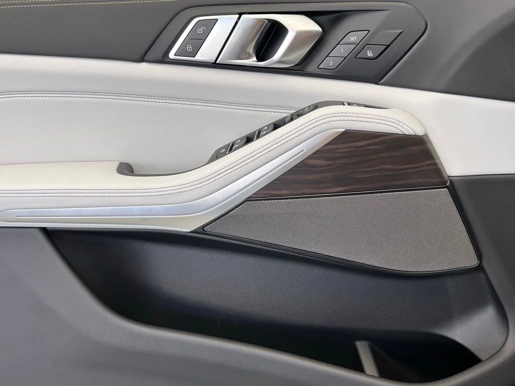 New 2026 Mineral White Metallic BMW xDrive40i image 21