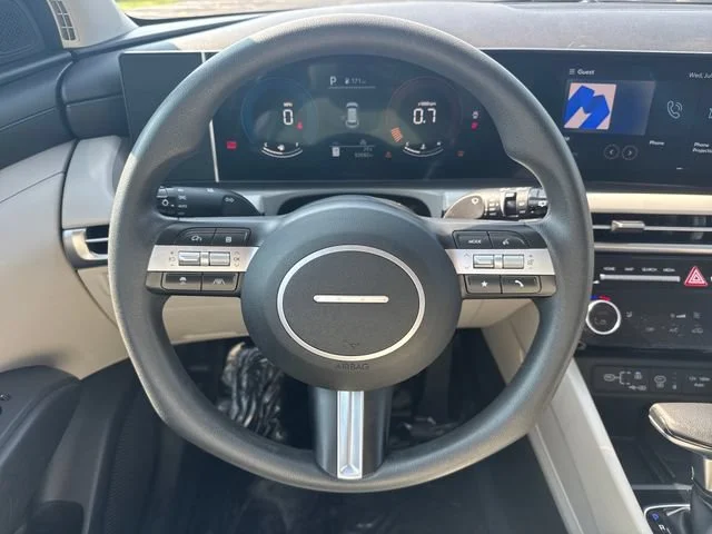 Used 2025  Hyundai SEL image 17