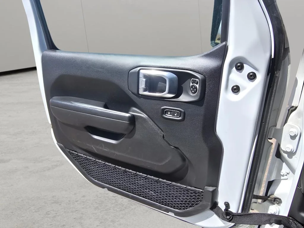 Used 2025 Bright White Clearcoat Jeep Sport S image 25