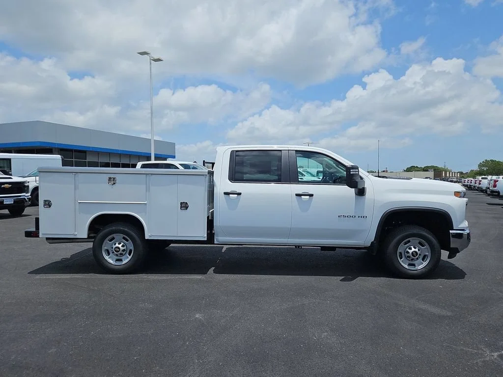New 2026 Summit White Chevrolet WT image 8