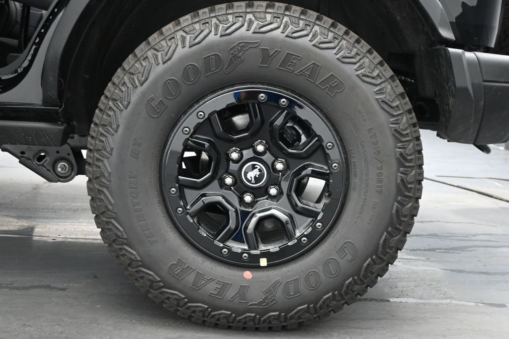 New 2026 Shadow Black Ford Badlands image 23