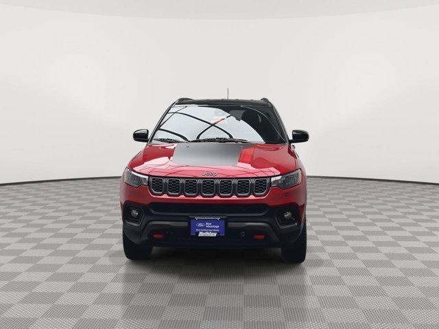 Used 2025 Red Hot Pearlcoat Jeep Trailhawk image 30