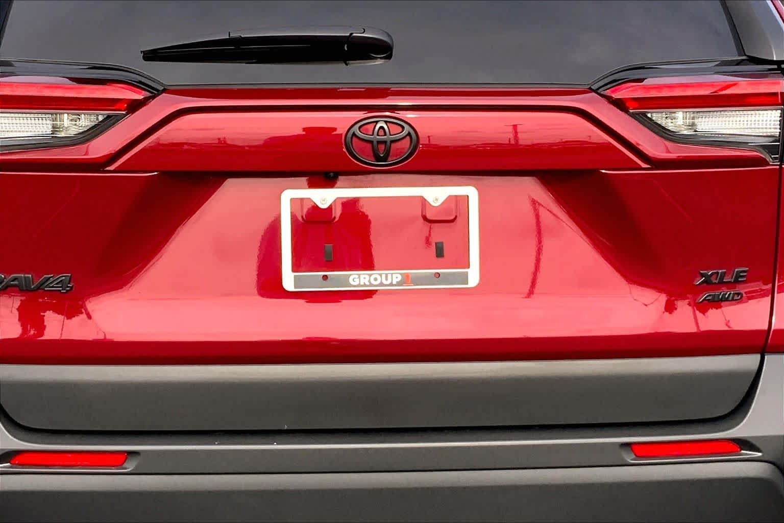 Used 2025 Ruby Flare Pearl Toyota XLE Premium image 31