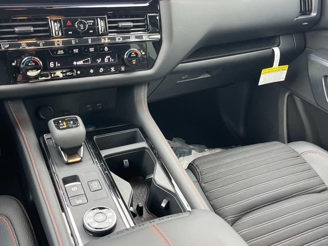 New 2026 Everest White Pearl TriCoat / Super Black Two-tone Nissan Rock Creek® image 18