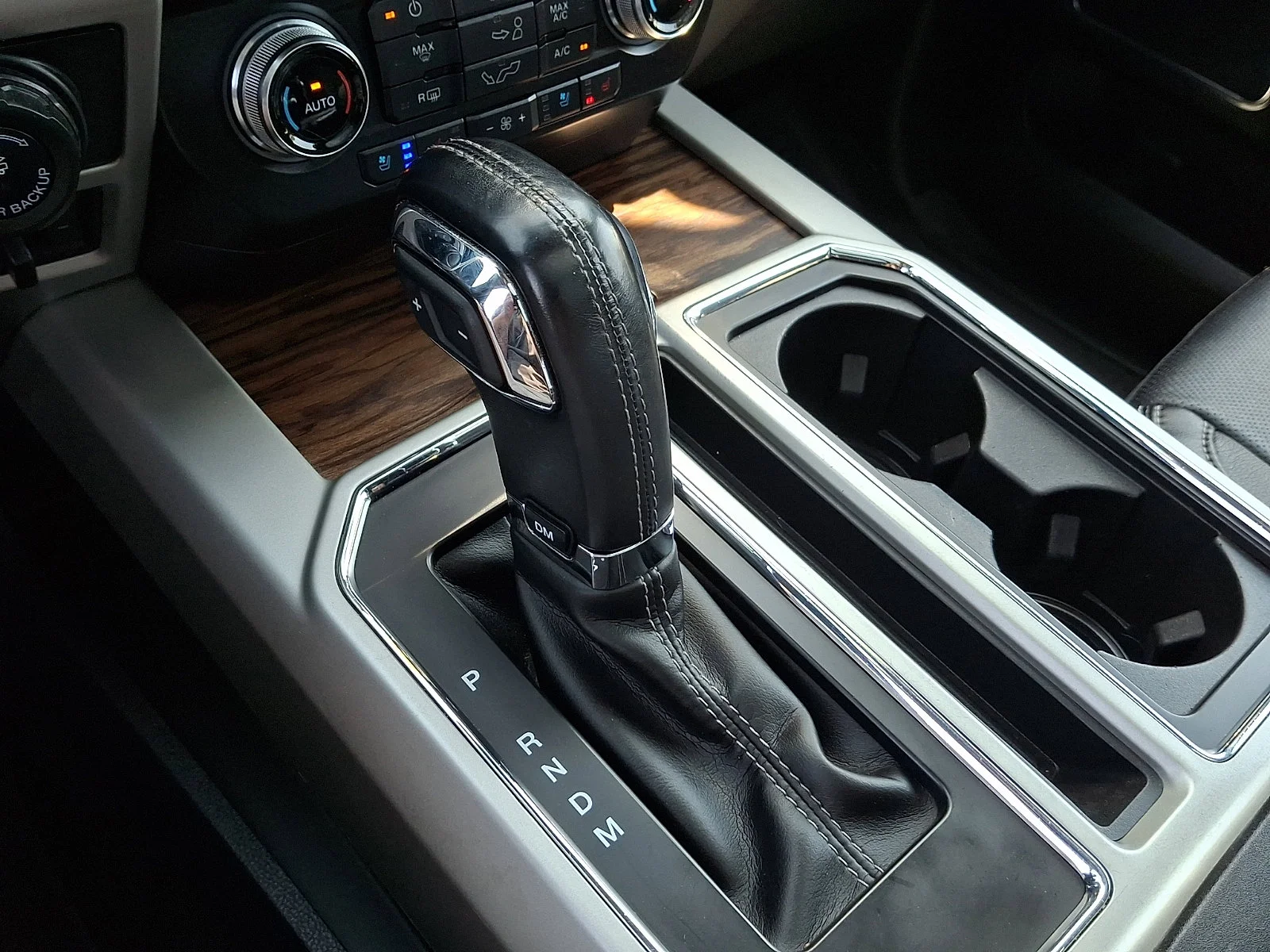 Used 2018 Shadow Black   G1 Ford LARIAT image 22