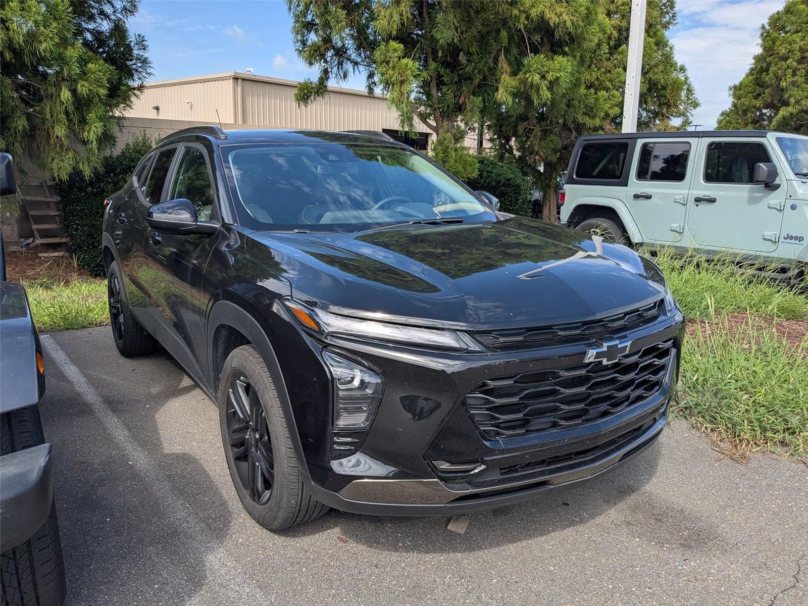 Used 2025 Mosaic Black Metallic Chevrolet ACTIV image 3