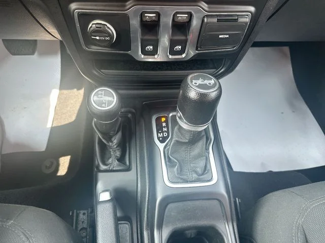 Used 2018 Silver Jeep Sport S image 21