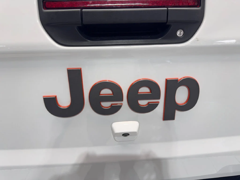 Used 2023 White Jeep Mojave image 23