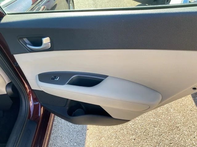 Used 2016 Purple Kia LX image 25