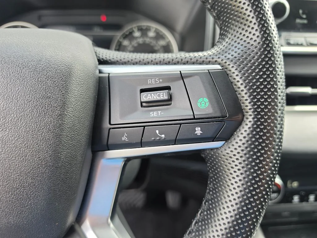 Used 2024  Mitsubishi SE image 28