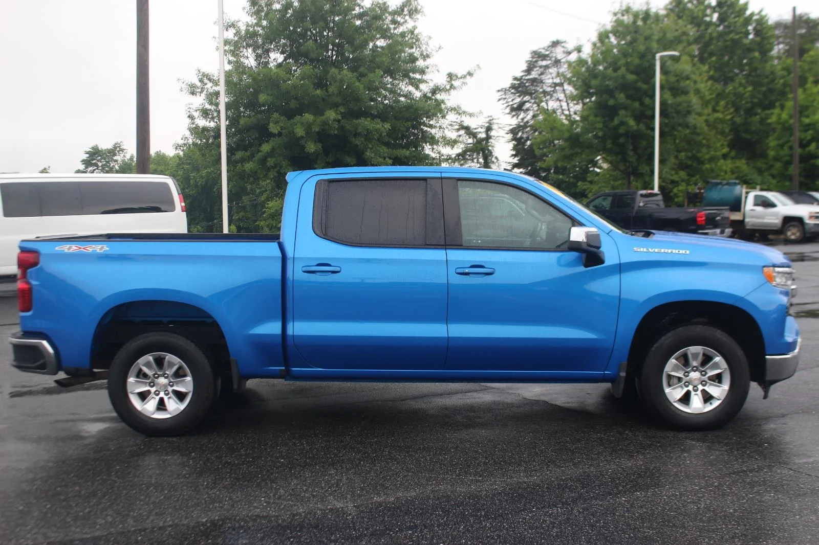 Used 2025 Riptide Blue Metallic Chevrolet LT image 8