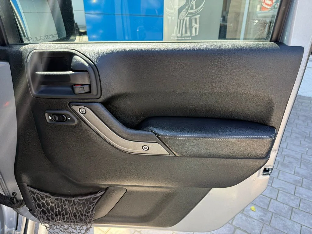 Used 2018 Silver Jeep Unlimited Sport image 16
