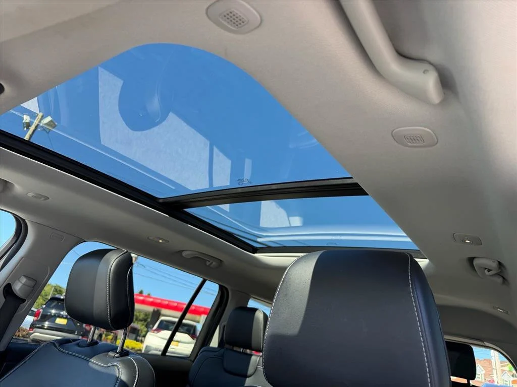 Used 2022 White Jeep Limited image 14