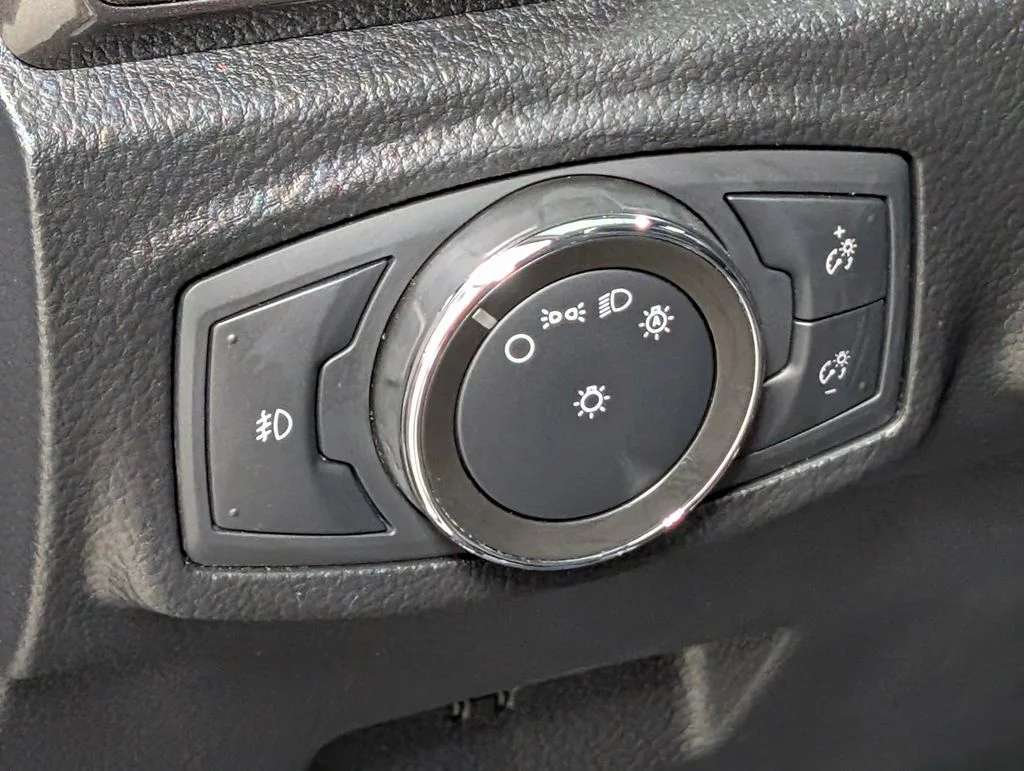 Certified Used 2022 Silver Metallic Ford Lariat image 9