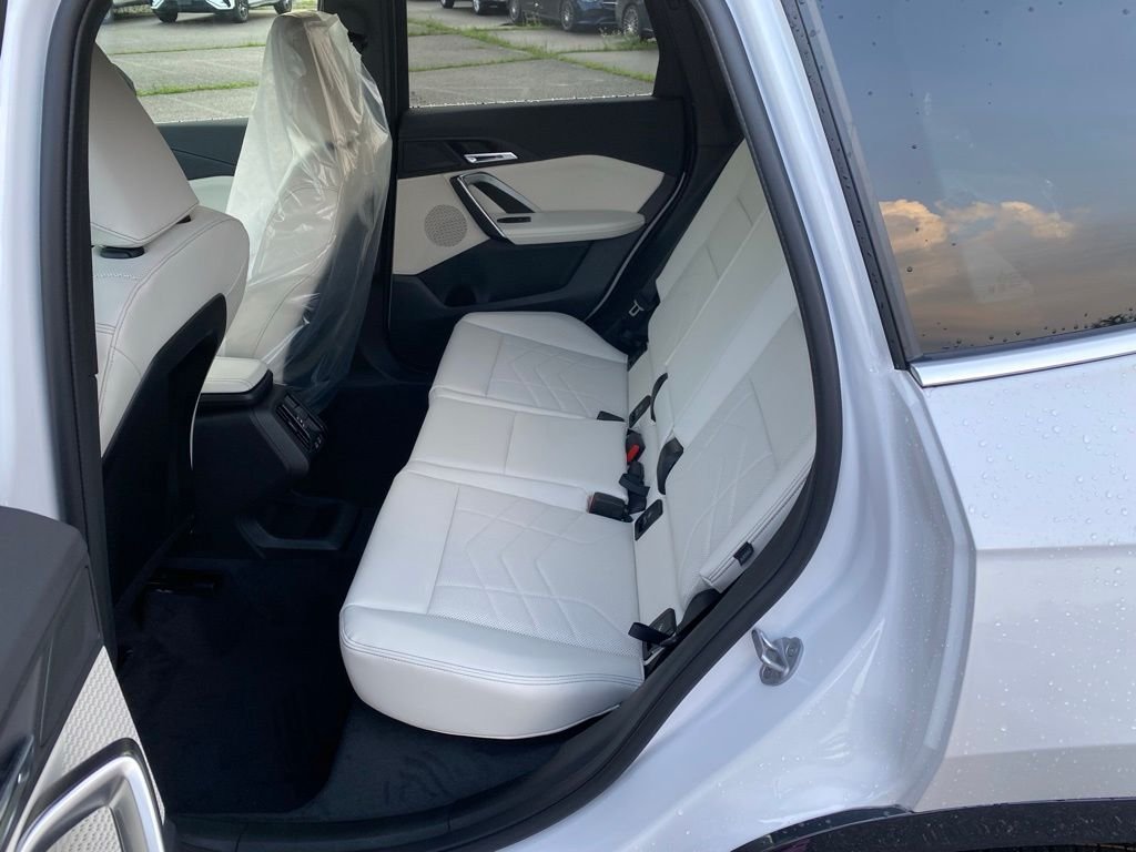 New 2026 Mineral White Metallic BMW xDrive28i image 8