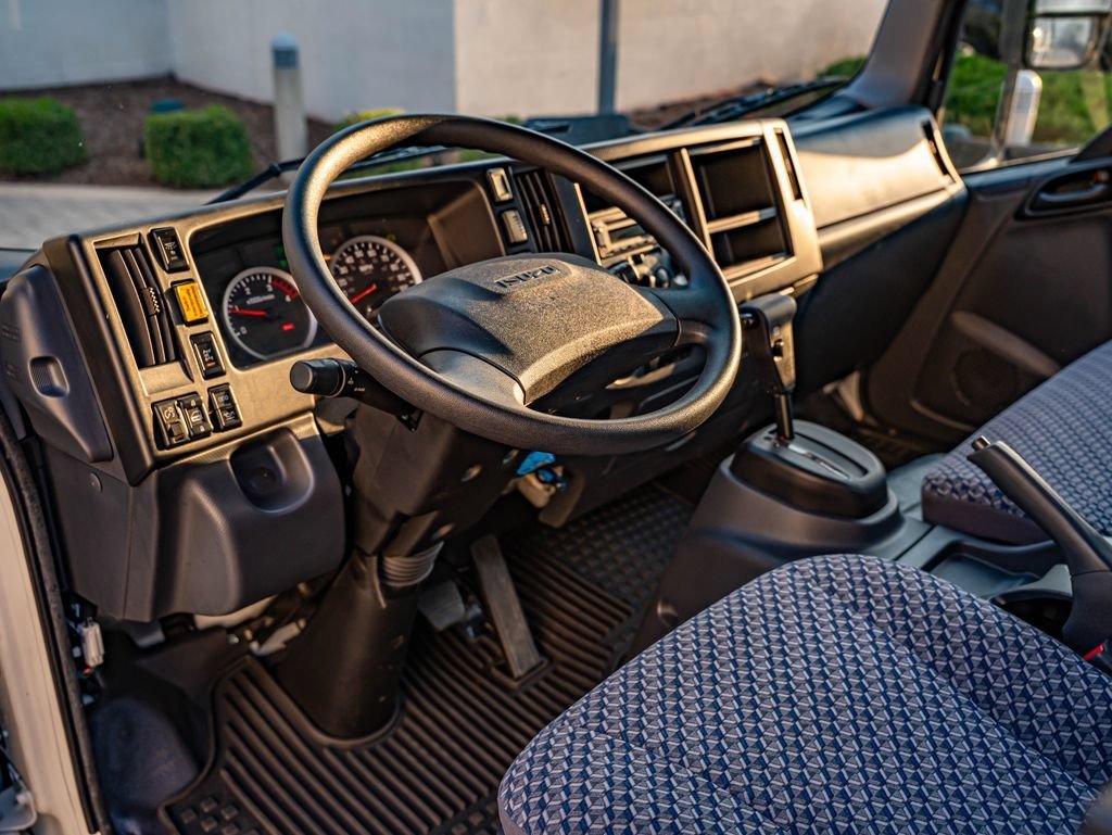Used 2022 White Isuzu  image 4