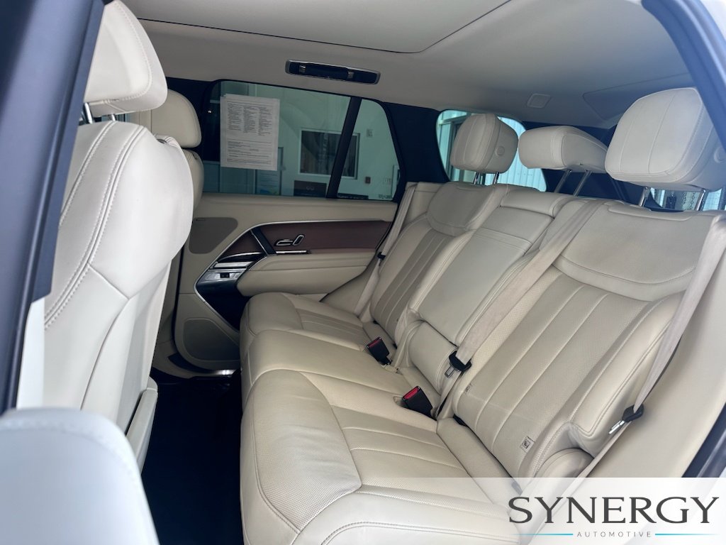 Used 2023 Fuji White Land Rover SE image 30