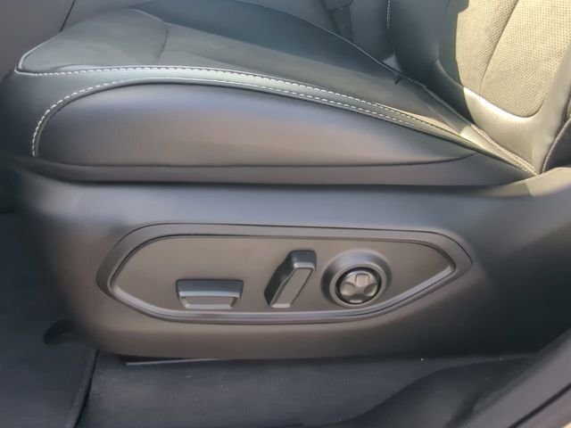New 2026 Silver Zynith Exterior Paint Jeep Altitude image 22