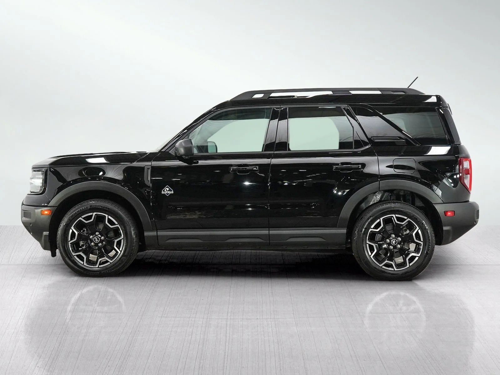Used 2025 Ford Bronco Sport Outer Banks with VIN 3FMCR9CN1SRE66582 for sale in Burnsville, Minnesota