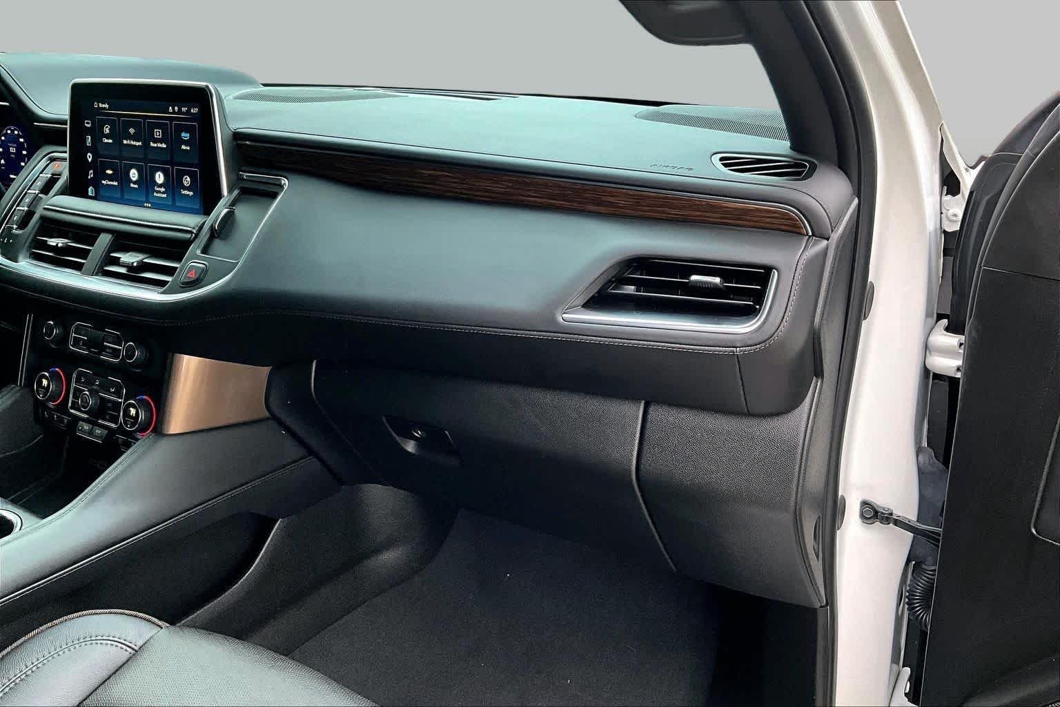 Used 2023 Iridescent Pearl Tricoat Chevrolet High Country image 18