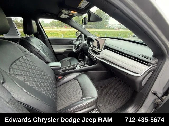 Used 2023 Gray Jeep Latitude image 32
