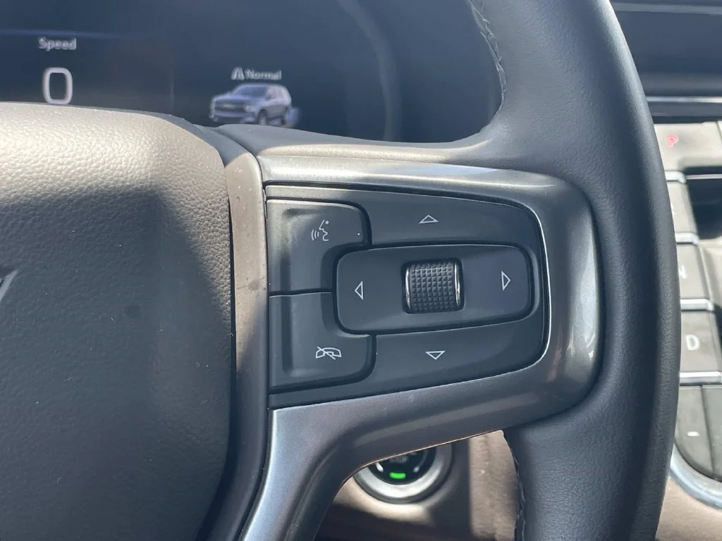 Used 2024 Summit White Chevrolet LT image 26