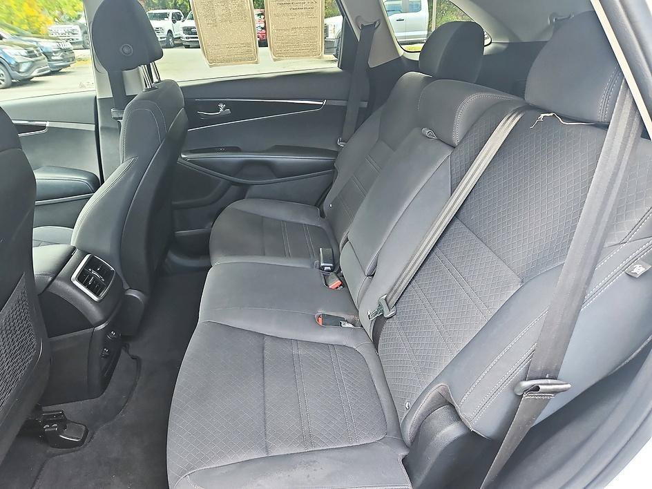 Used 2018 Snow White Pearl Kia LX V6 image 5