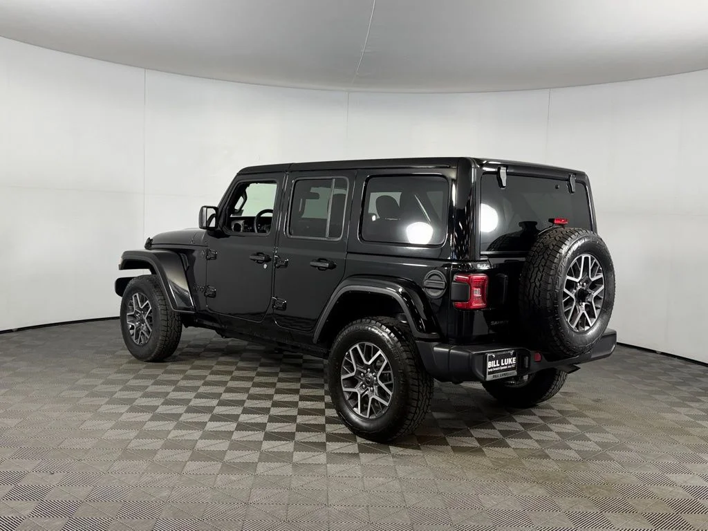 Used 2025 Black Jeep Sahara image 9