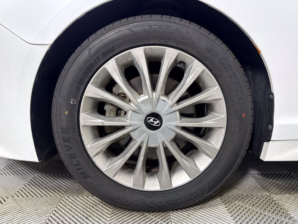 Used 2015 White Hyundai Limited image 22