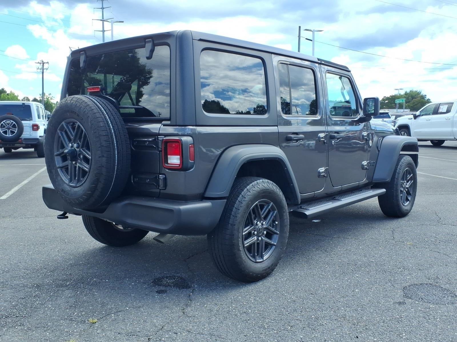 Used 2024 Granite Crystal Metallic Clearcoat Jeep Sport S image 2