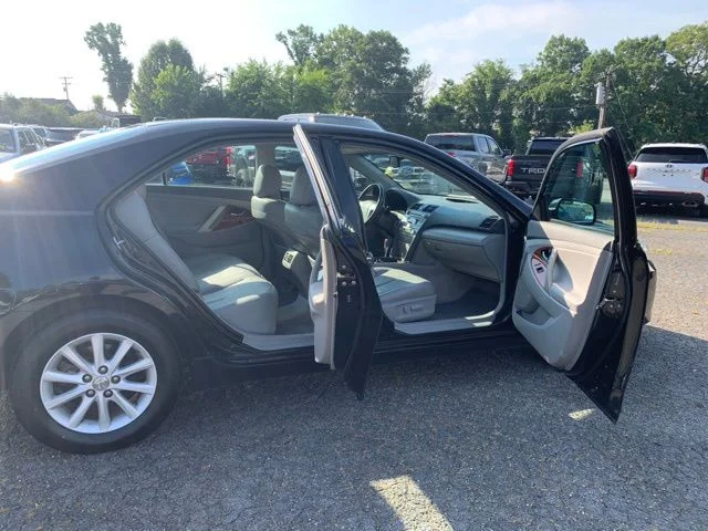 Used 2010 Black Toyota XLE image 11