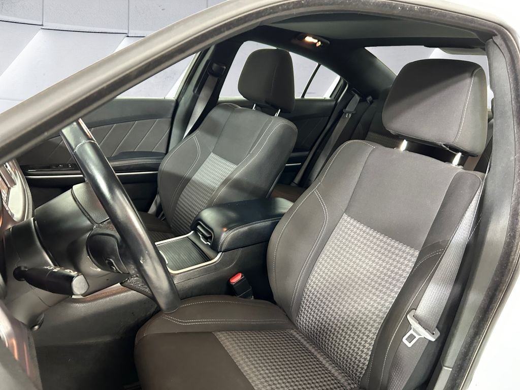Used 2023 White Dodge SXT image 8