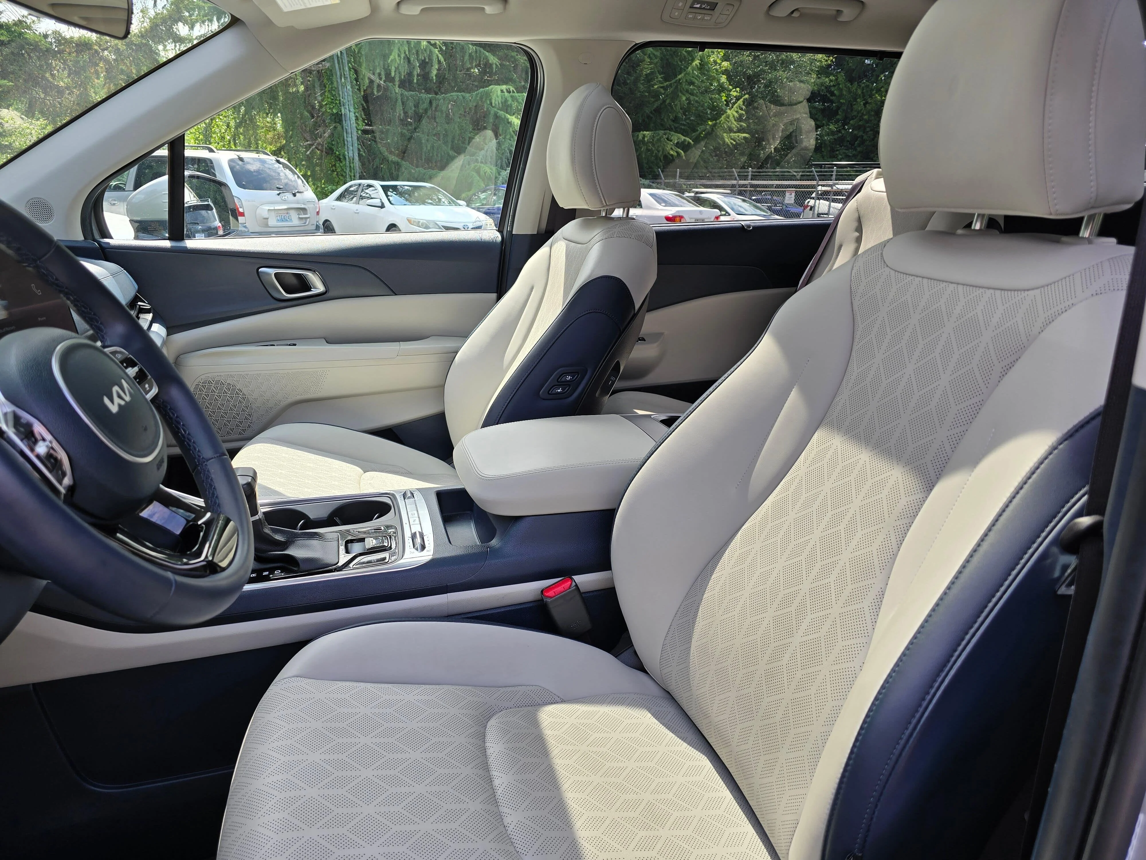 Used 2025 Ceramic White Kia SX image 11
