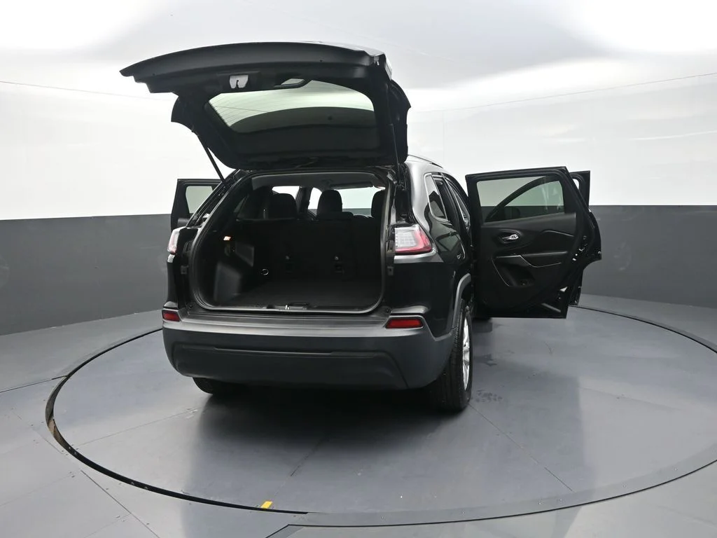 Used 2019 Black Jeep Latitude image 34
