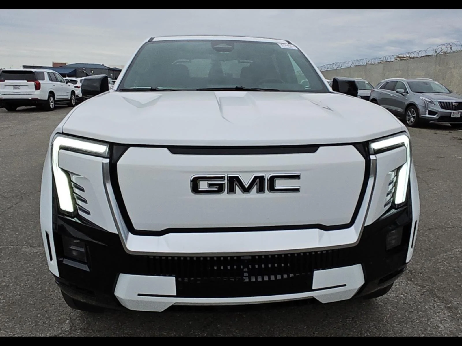 Used 2025 Summit White GMC Extended Range Denali image 15