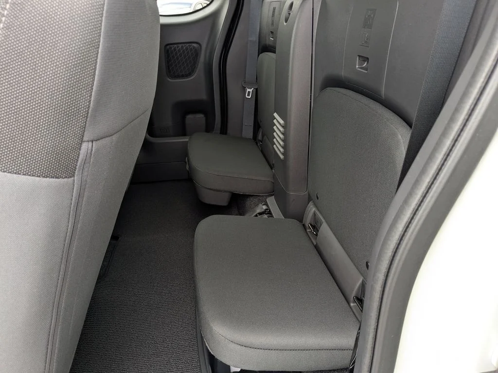 2025 Nissan Frontier SV - Photo 14