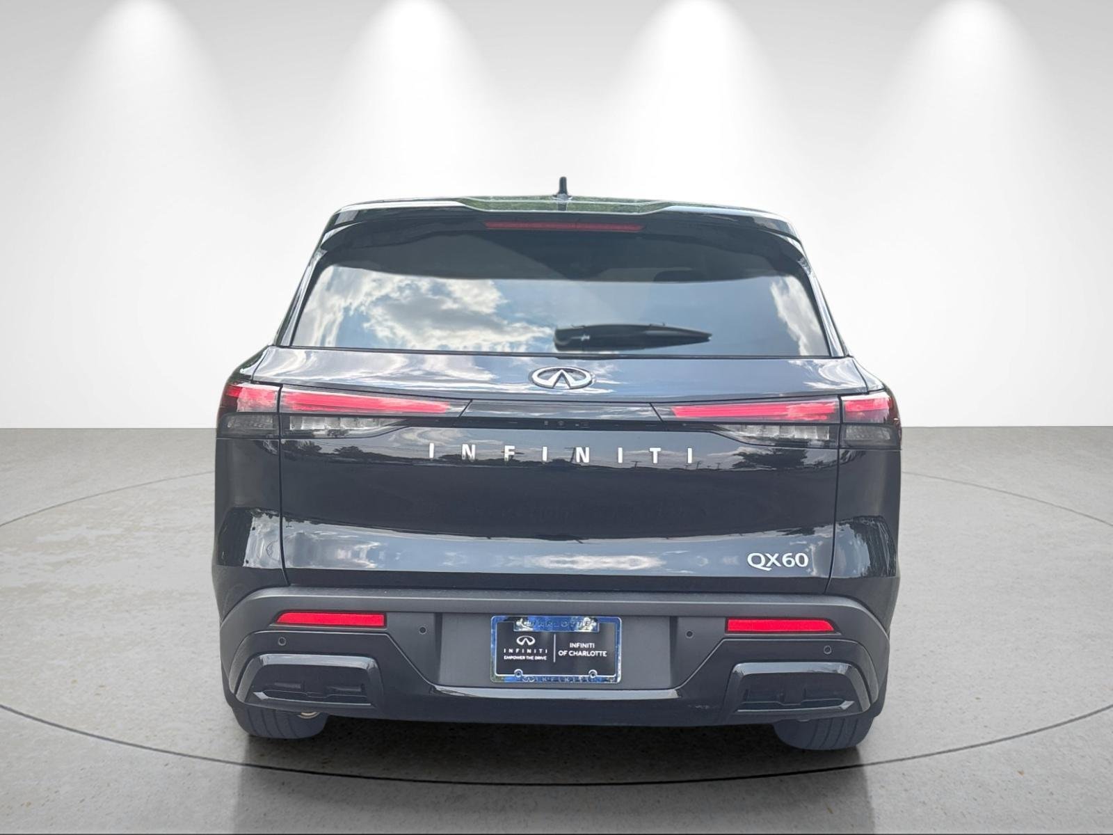 Used 2025 Mineral Black INFINITI PURE image 4