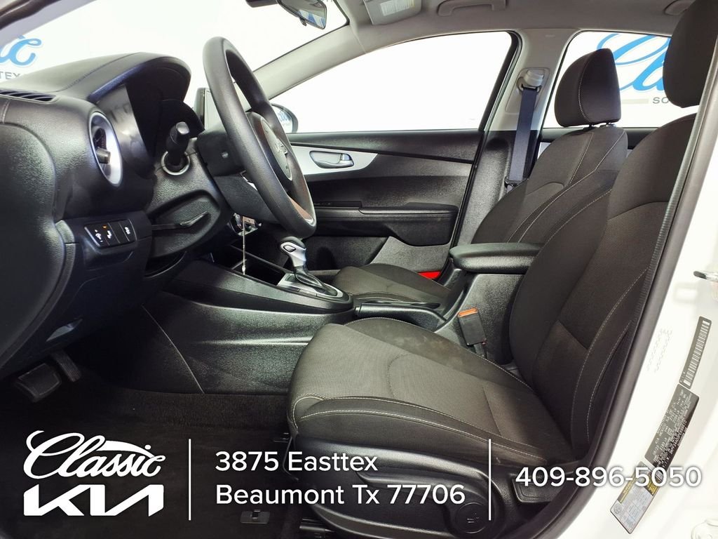 Used 2023 White Kia LXS image 9