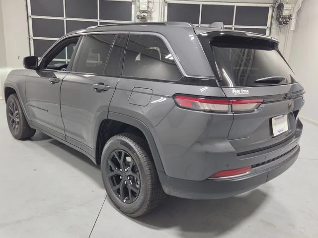 New 2026 Baltic Gray Metallic Clear-Coat Exterior Paint Jeep Altitude image 9