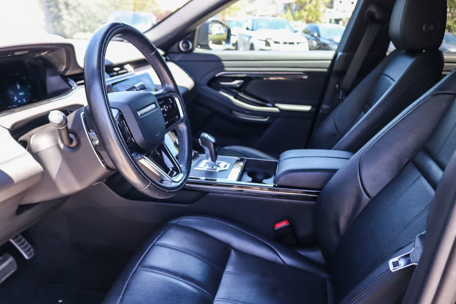 Used 2021 Black Land Rover R-Dynamic SE image 18
