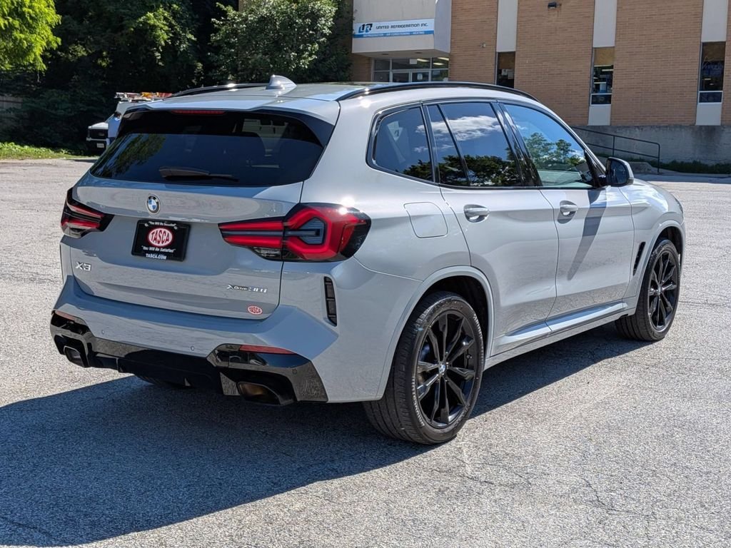 Used 2024 Gray BMW xDrive30i image 3