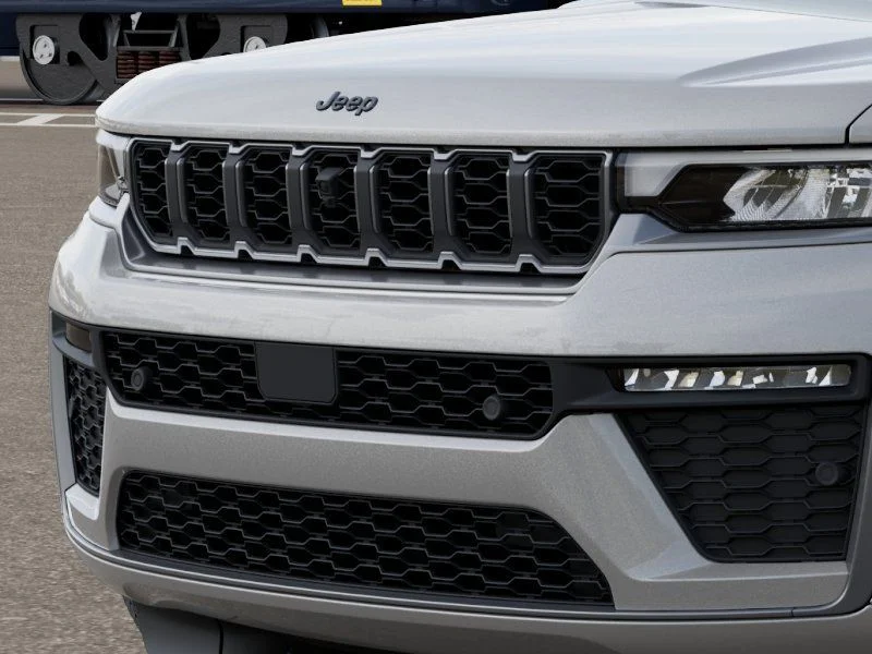 New 2026 Silver Zynith Exterior Paint Jeep Limited Reserve image 13