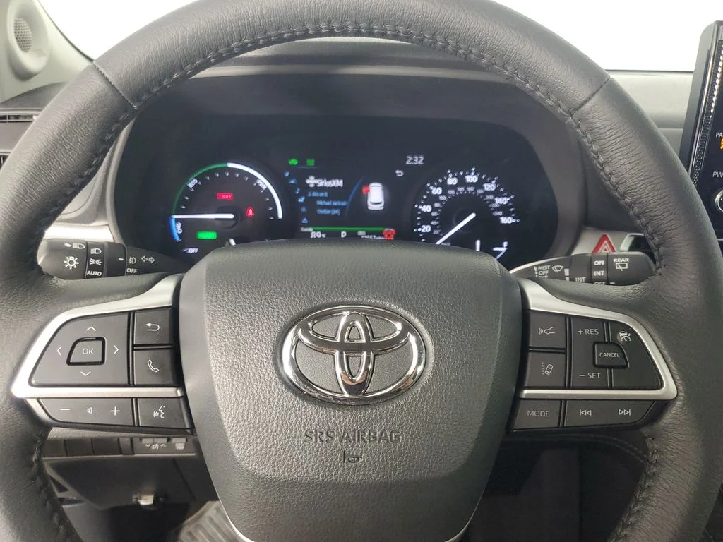 2025 Toyota Sienna XLE - Photo 23