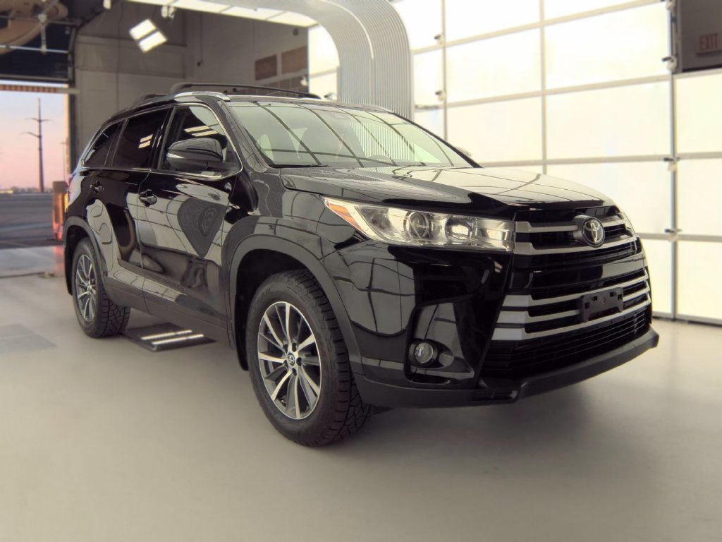 Used 2019 Black Toyota XLE image 1