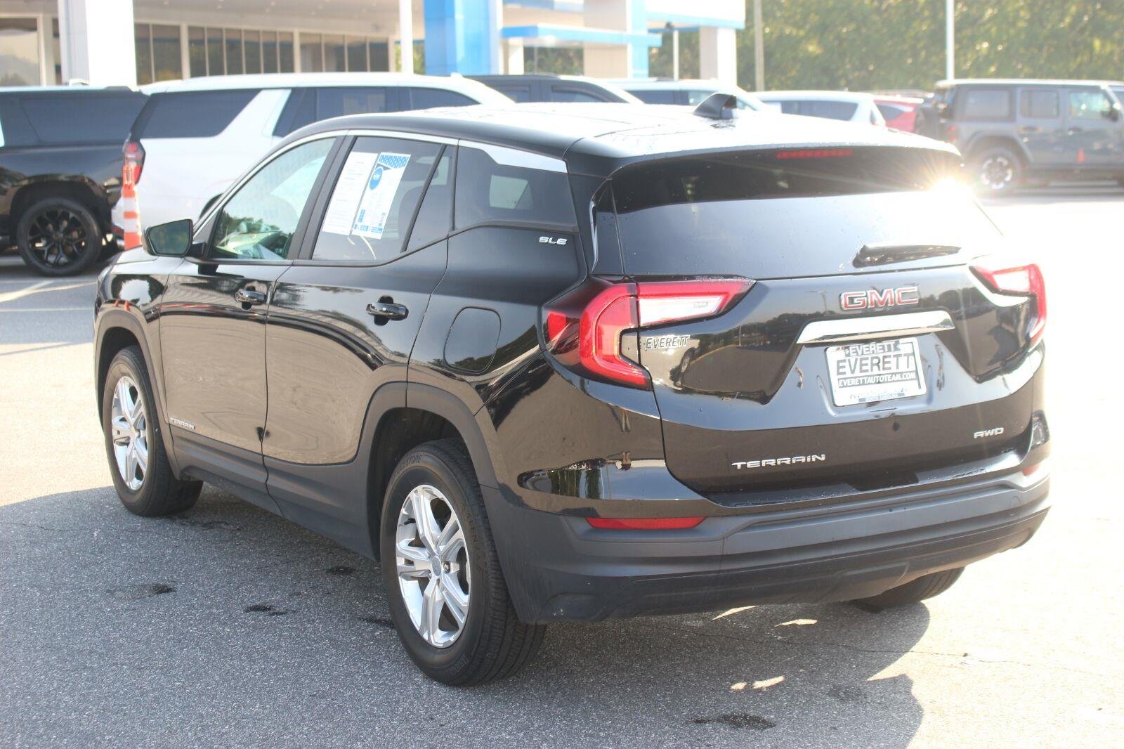 Used 2024 Ebony Twilight Metallic GMC SLE image 5