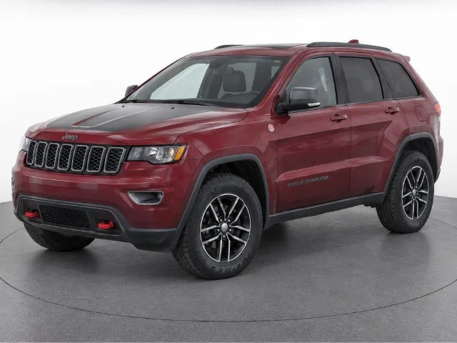 Used 2017 Velvet Red Pearlc Jeep Trailhawk image 2