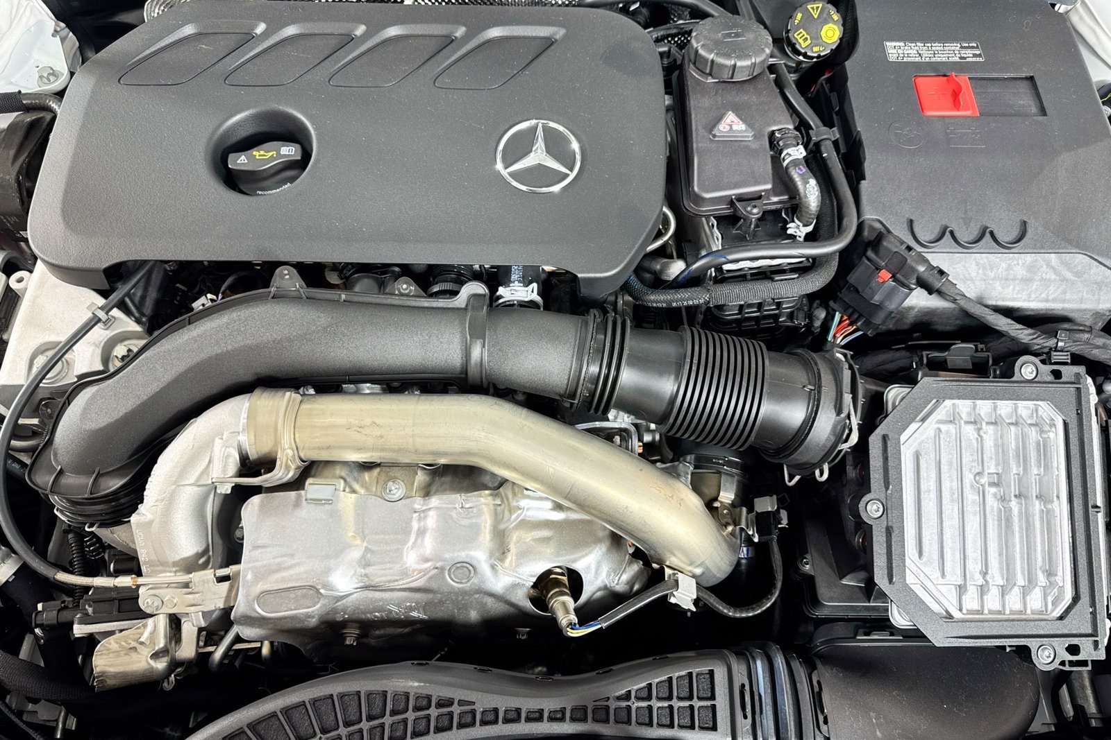 New 2026 Polar White Mercedes-Benz GLB 250 image 28