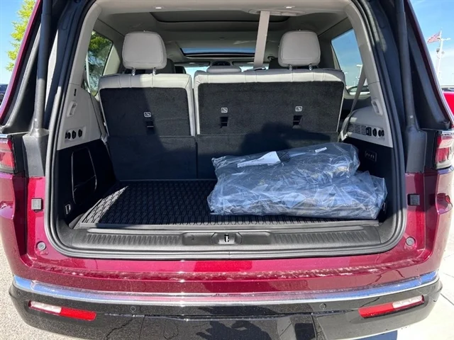 Used 2024 Velvet Red Wagoneer Series II image 7