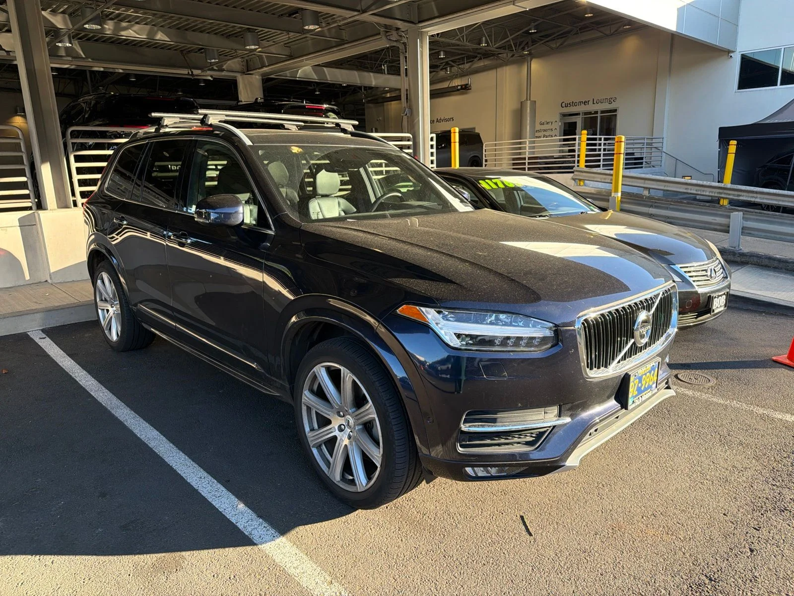 Used 2019 Blue Volvo T6 Momentum image 3
