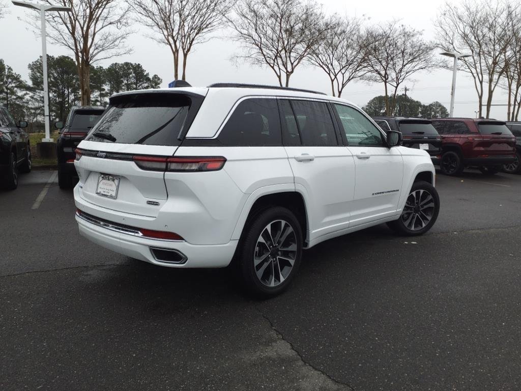 New 2024 Bright White Clear-Coat Exterior Paint Jeep Overland image 23